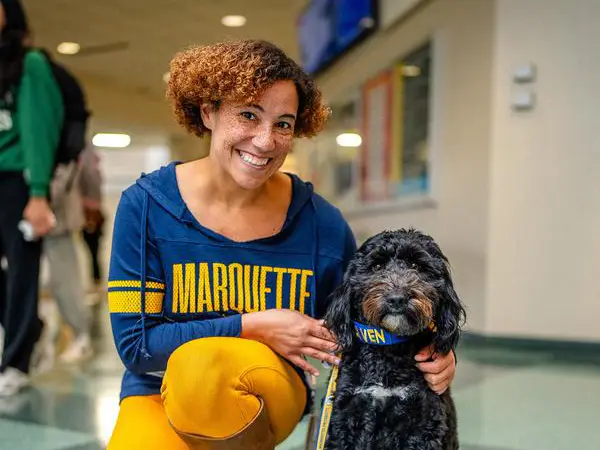 Marquette student and one of many therapy dogs on campus