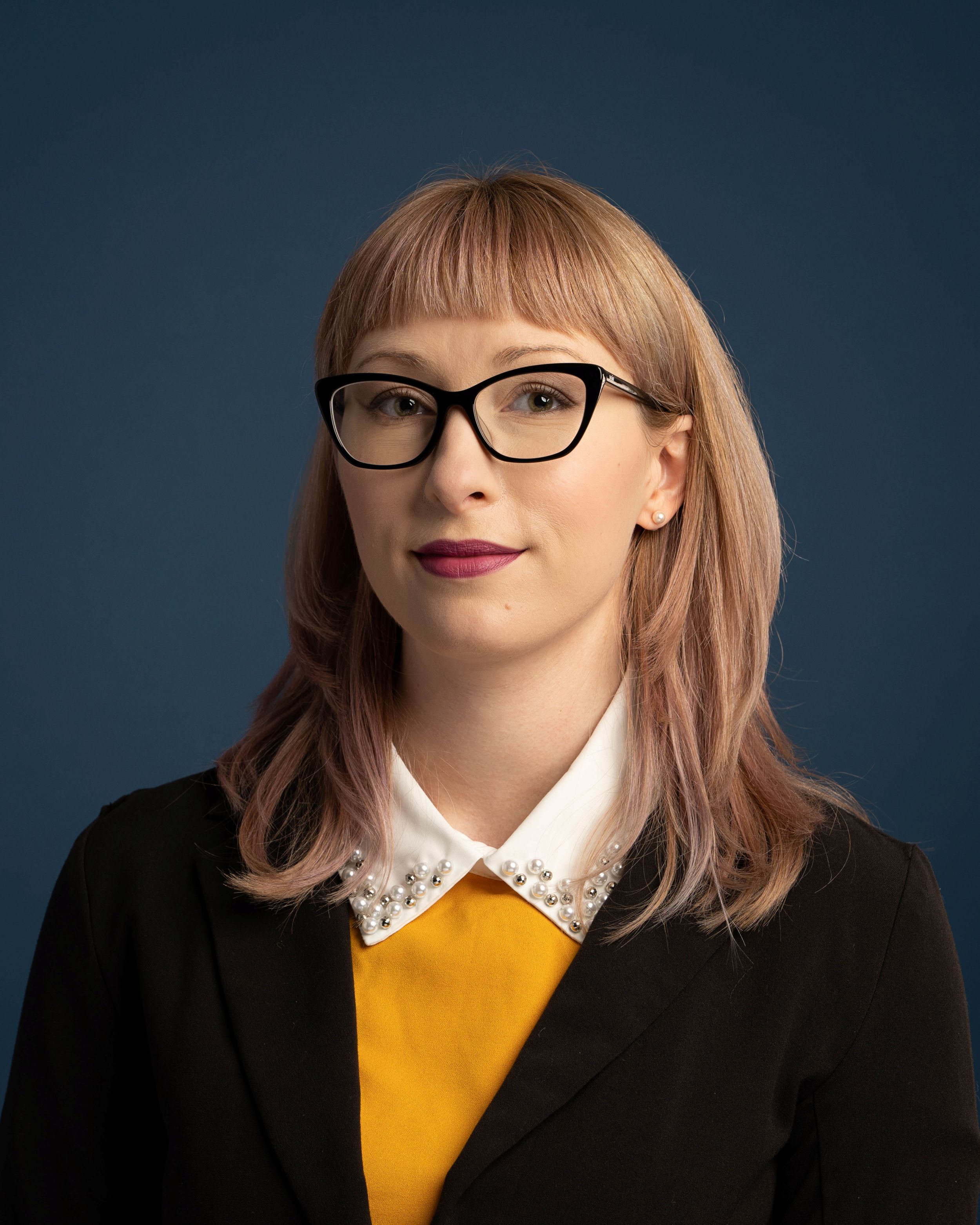 Dr.  Tana  Karenke