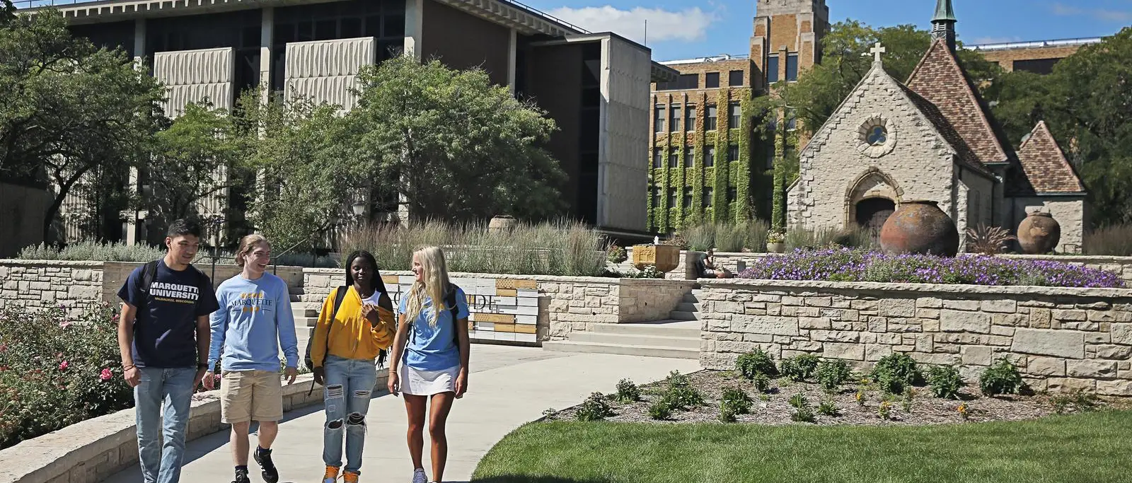 marquette students walk around campus